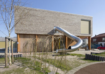 Leerzaam en circulair speelplein met vermaak voor elk kind