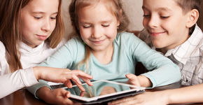 Jonge kinderen tot wel drie uur per dag achter scherm