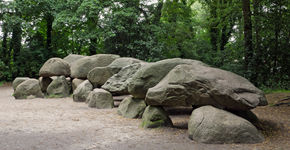 'Een hunebed is een grafmonument geen klimtoestel'
