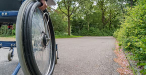 Buitenspelen is voor gehandicapte kinderen niet makkelijk