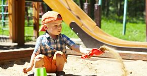 Zand in speeltuinen gevaarlijk voor kinderen