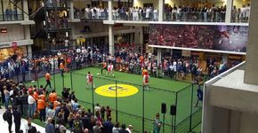 Emma Kinderziekenhuis primeur met mobiel Cruyff Court
