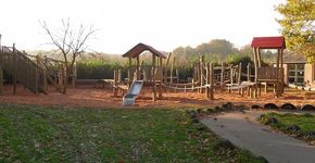 Nieuwe valondergrond Speelboerderij de Hooiberg