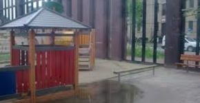 Schoolpleinen krap, saai en vaak dicht