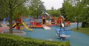 Schaduwbomen verkoelen speelplekken 